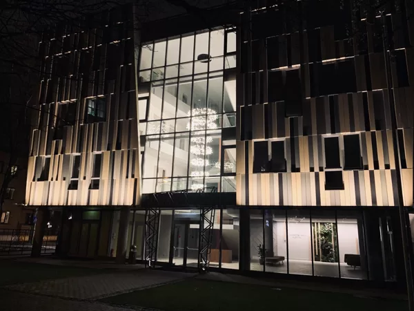 Kristiešu Centra "Prieka Vēsts" Fasādes apgaismojums