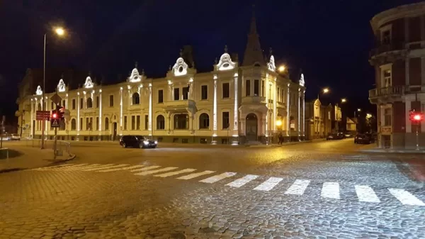 Tiesu nama ēkas fasādes apgaismojums Liepājā