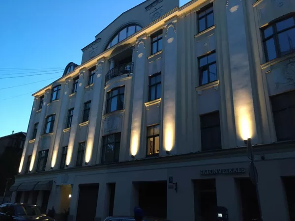 Fasādes apgaismojums Strēlnieku ielā 13